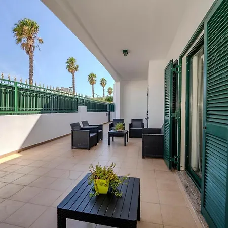 - Atlantic Living Family Holiday home *